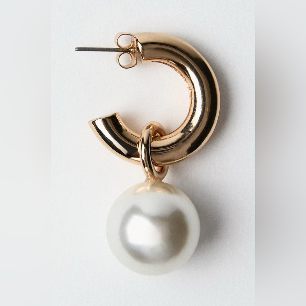 Elegant ZARA Pearl Gold hoop earrings NWT ✨🔥🔥✨